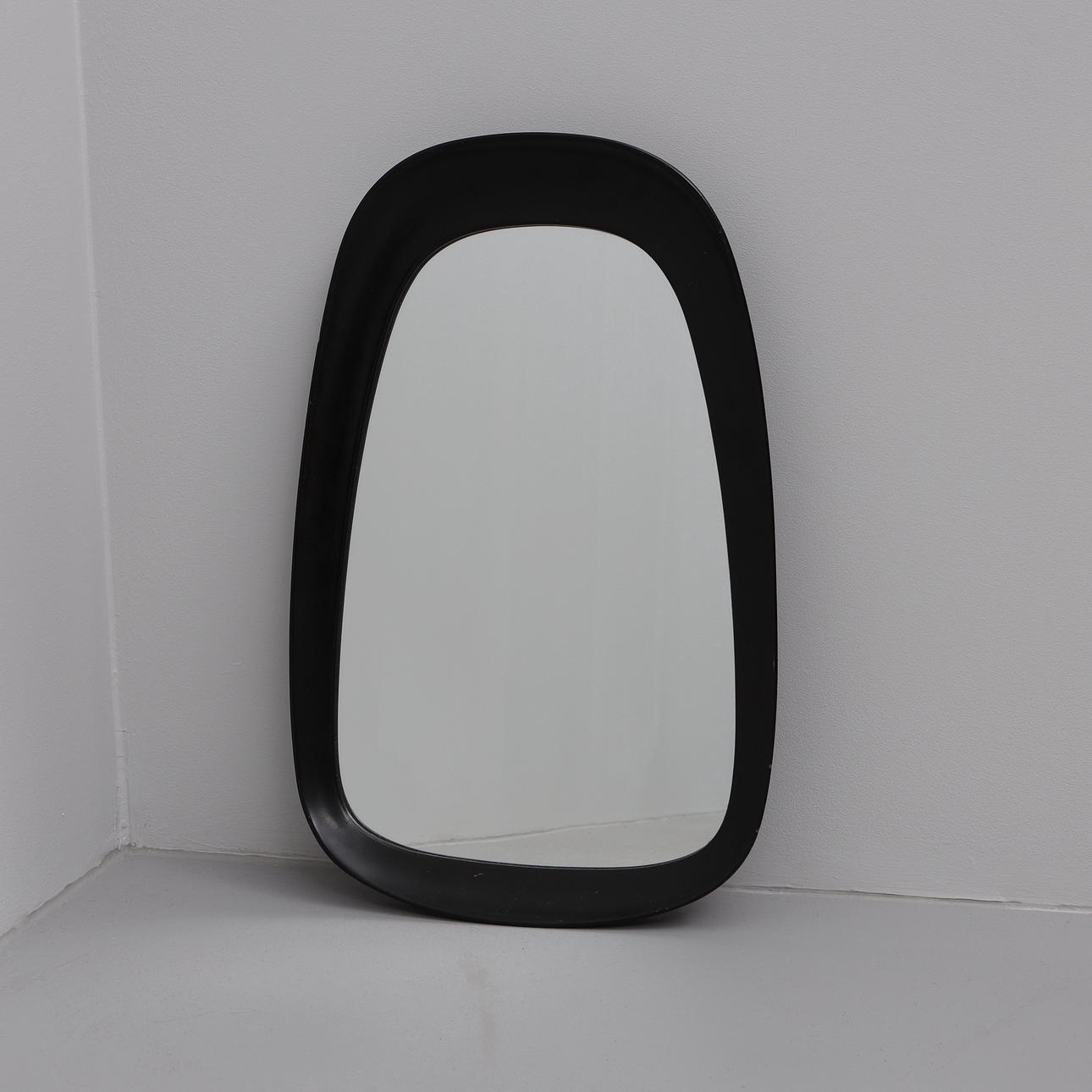 MIRROR, labeled G & T, 1950s/1960s.