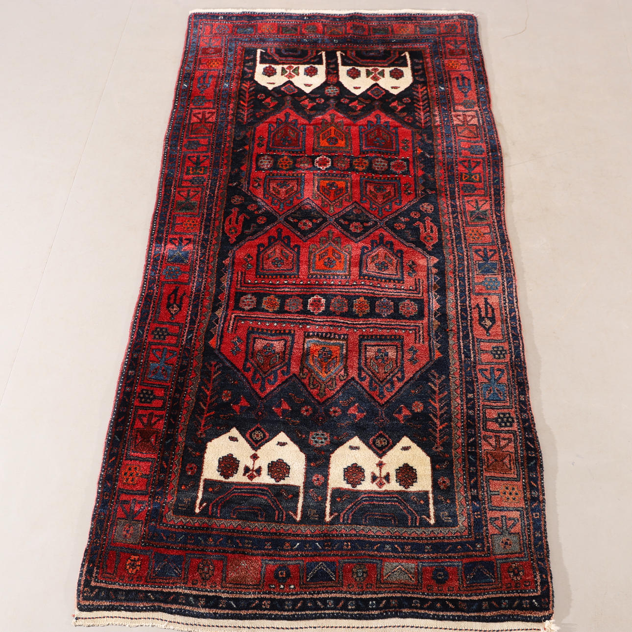 CARPET, oriental, 243 x 121 cm.