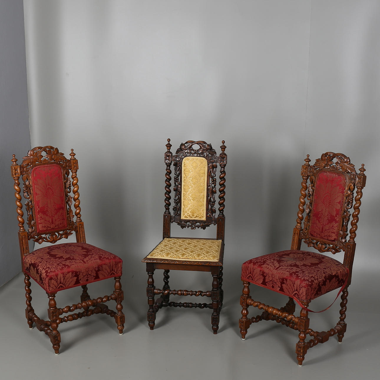 SILLAS de estilo barroco, 3 piezas, 1900.