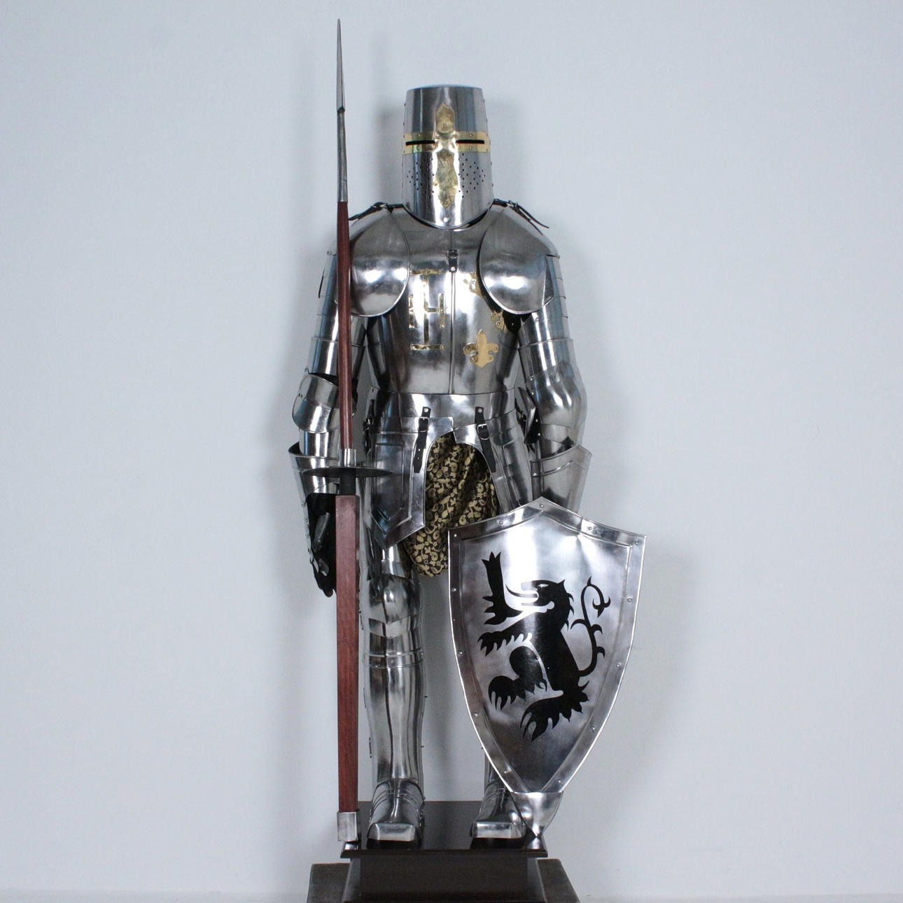 Knight's armor with shield and lance, replica.