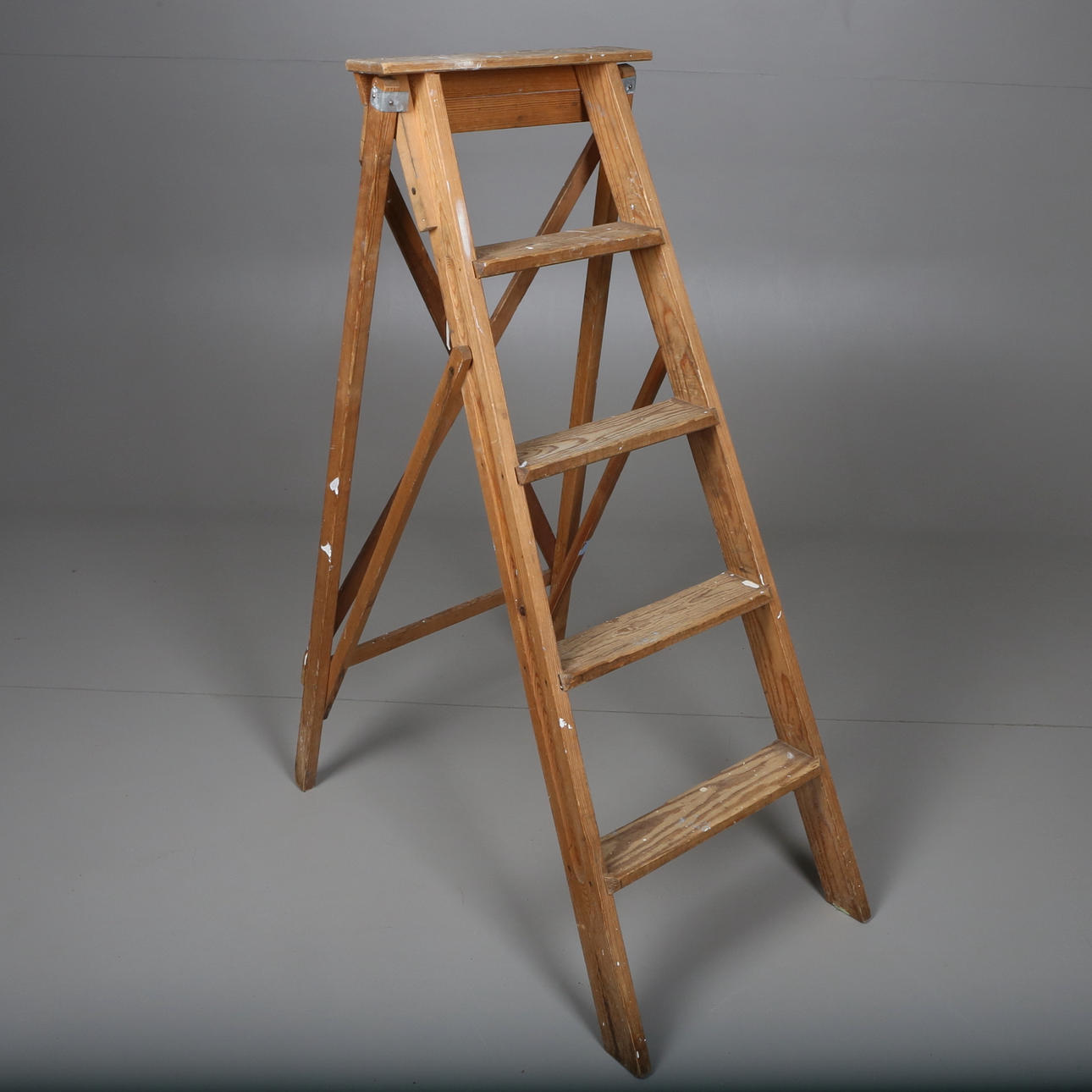 TRÄSTEGE, 5 st trappsteg, 1900-talets första hälft.