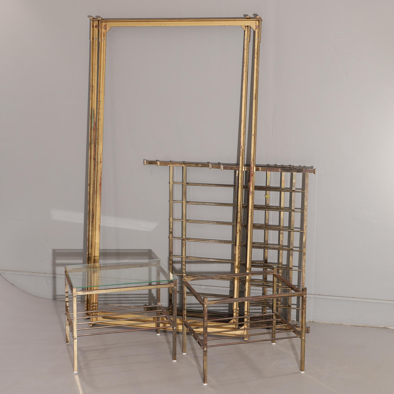 BETTEN & TISCHE, Messing/Glas.