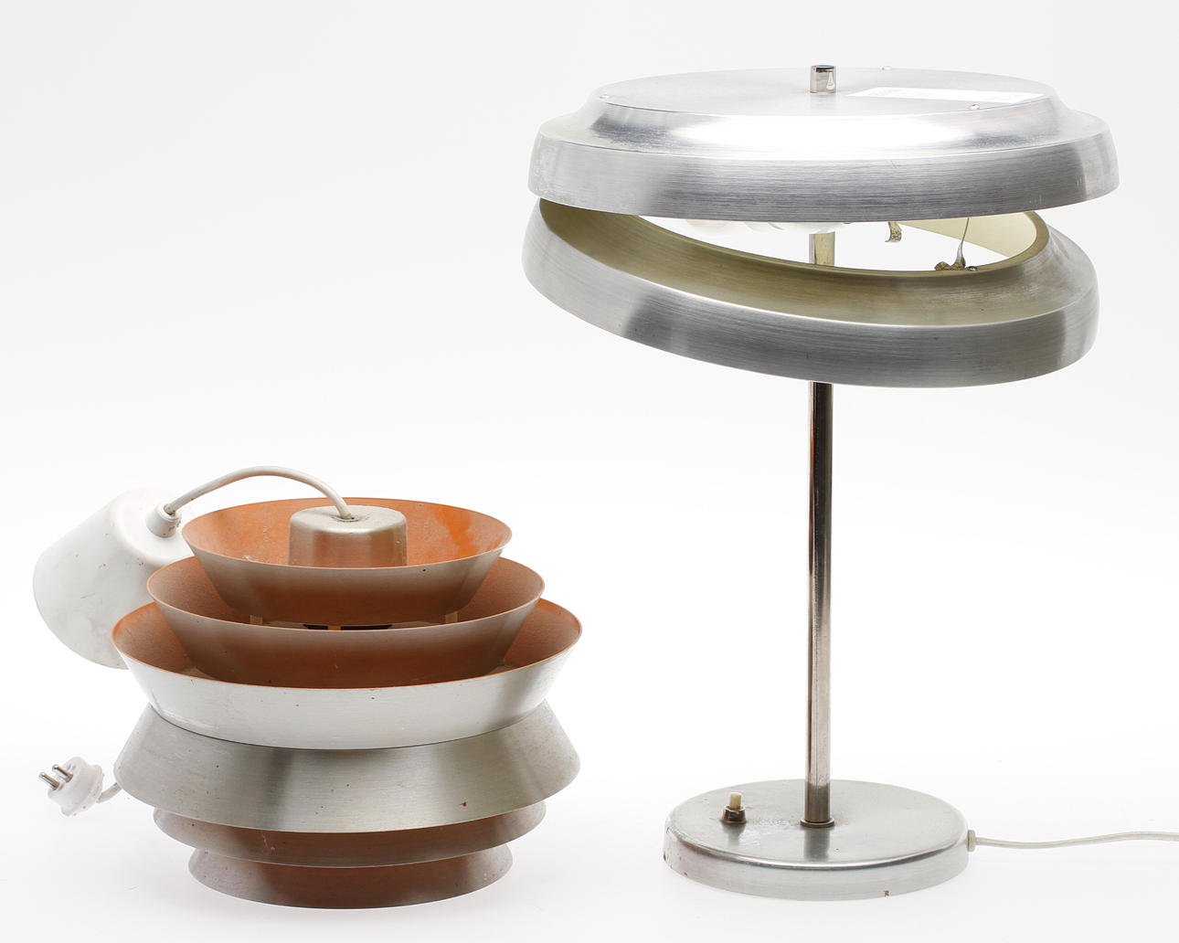 TAKLAMPA 1970-tal,och bordlampa vitmetall.