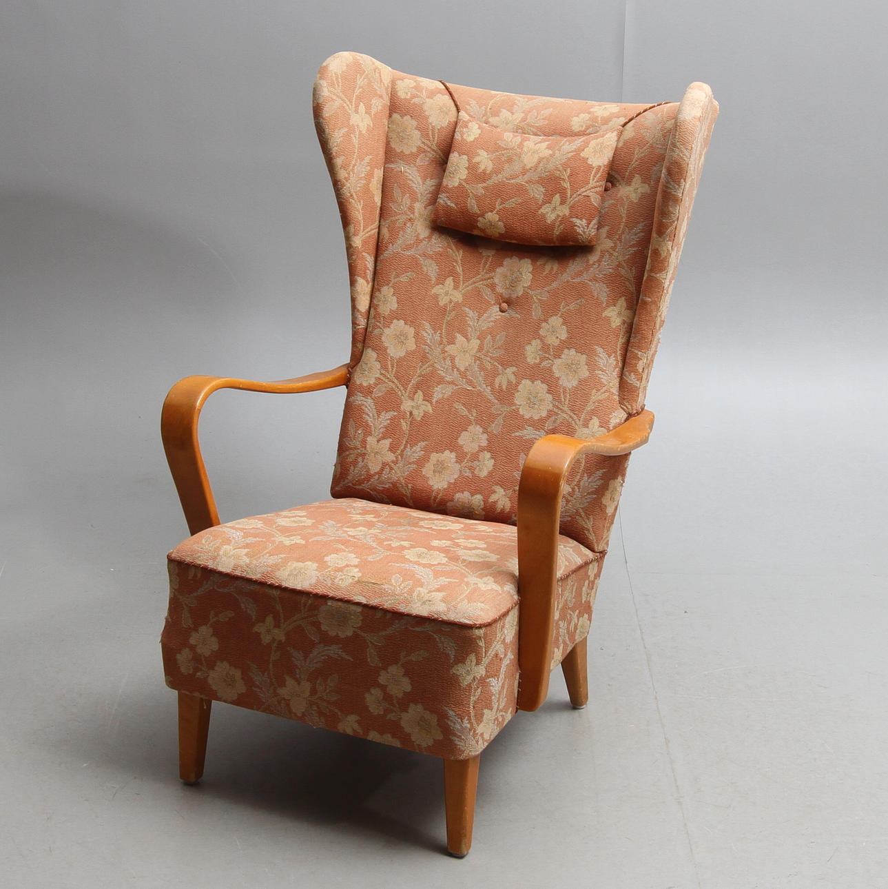 ÖRONLAPPSFÅTÖLJ, 1900-tal.