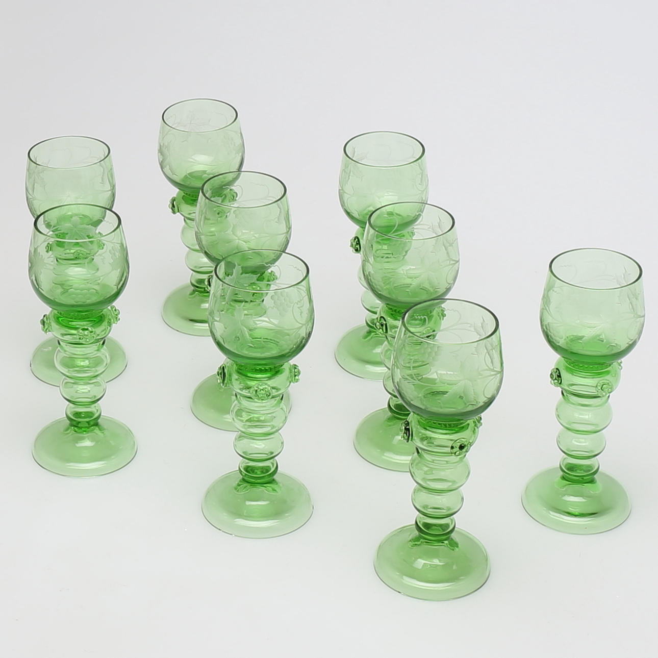 GLASSERVISDELAR, 9 st, remmare, 1900-tal.