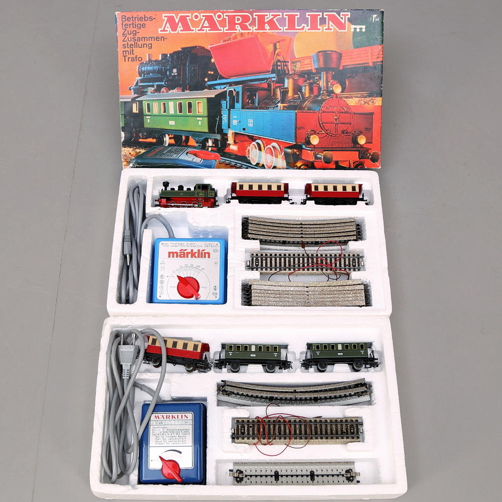 MODELLTÅG Märklin, lok, vagnar, räls och tillbehör.