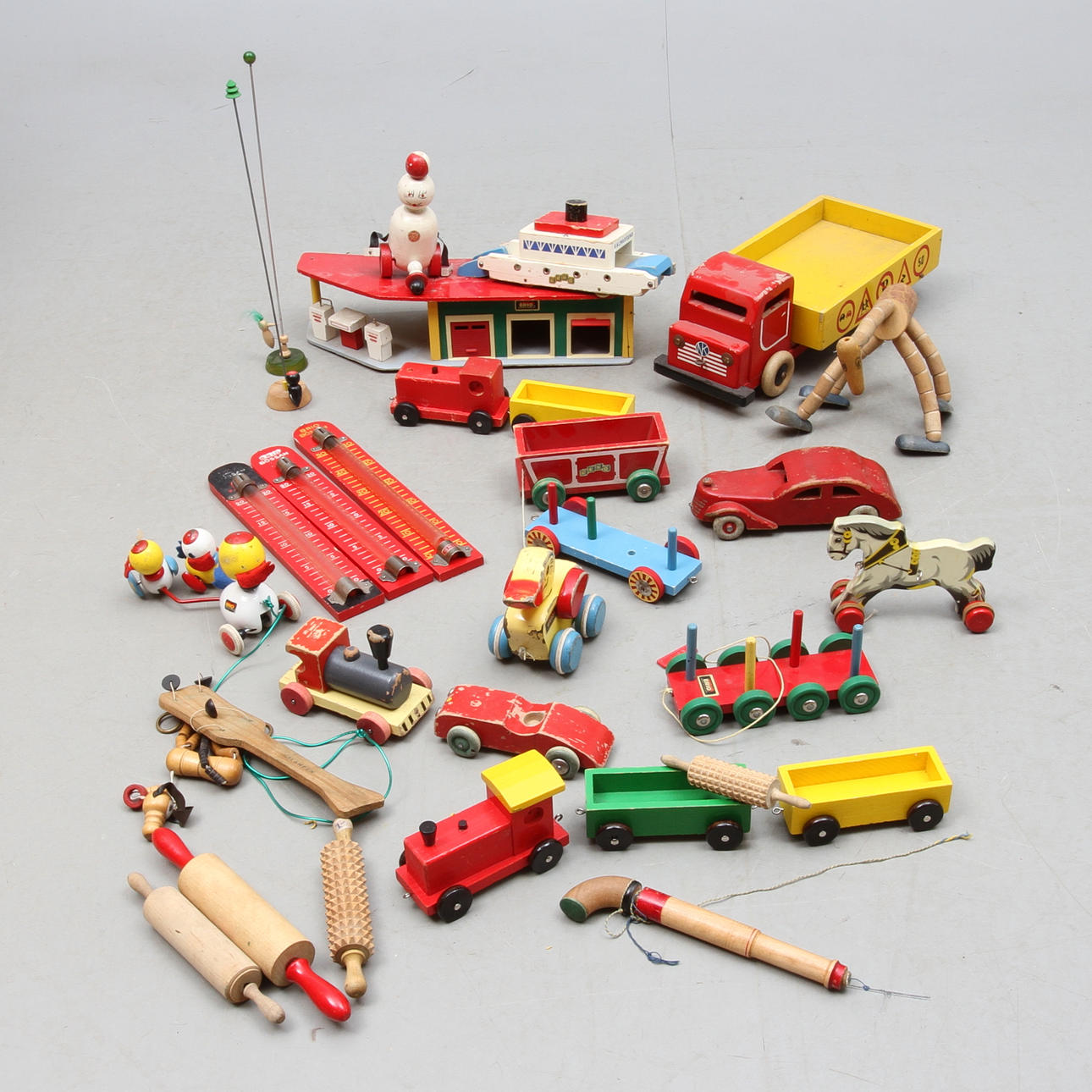 TRÄLEKSAKER, bland annat Brio och NK.