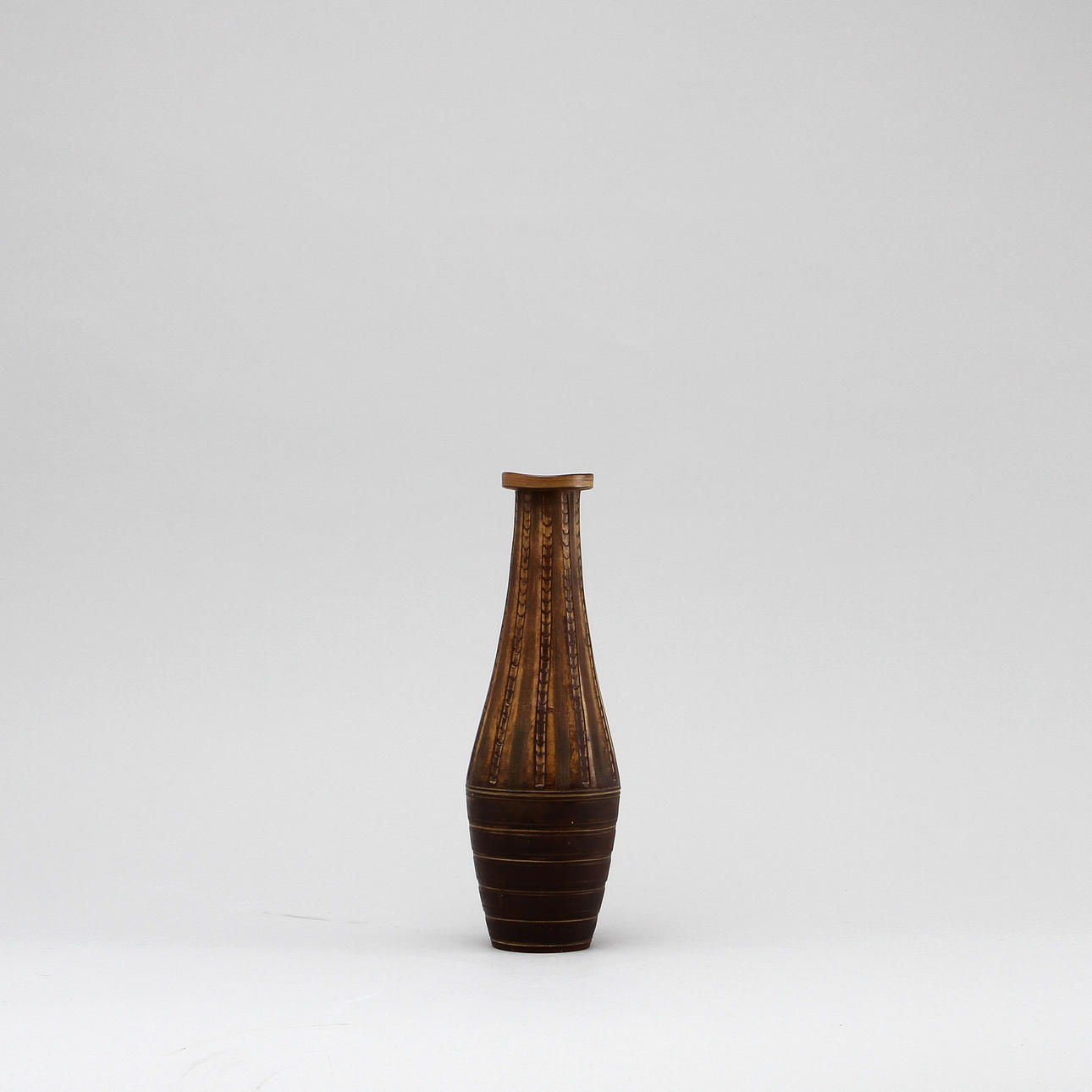 WILHELM KÅGE. Vas "Farstagods", stengods. Gustavsbergs Studio 1949. Signerad Kåge samt studiohanden S.