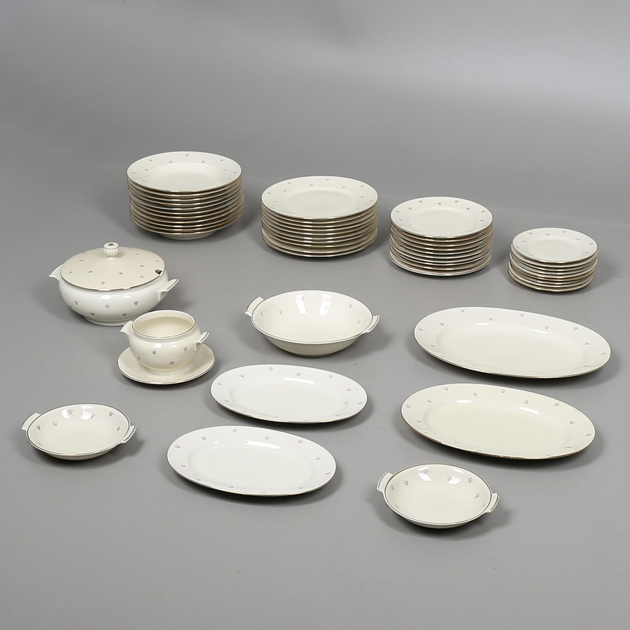 MATSERVISDELAR i porslin, 48 delar, Rörstrand, 1949.