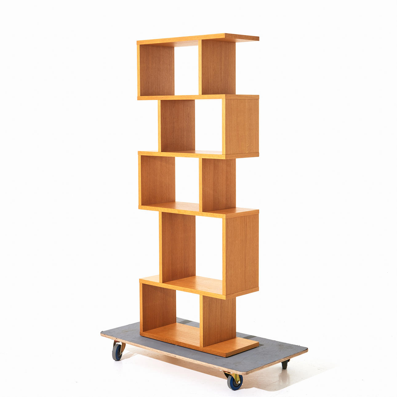 TERENCE CONRAN. Bücherregal „Balance“, hergestellt aus Eiche.