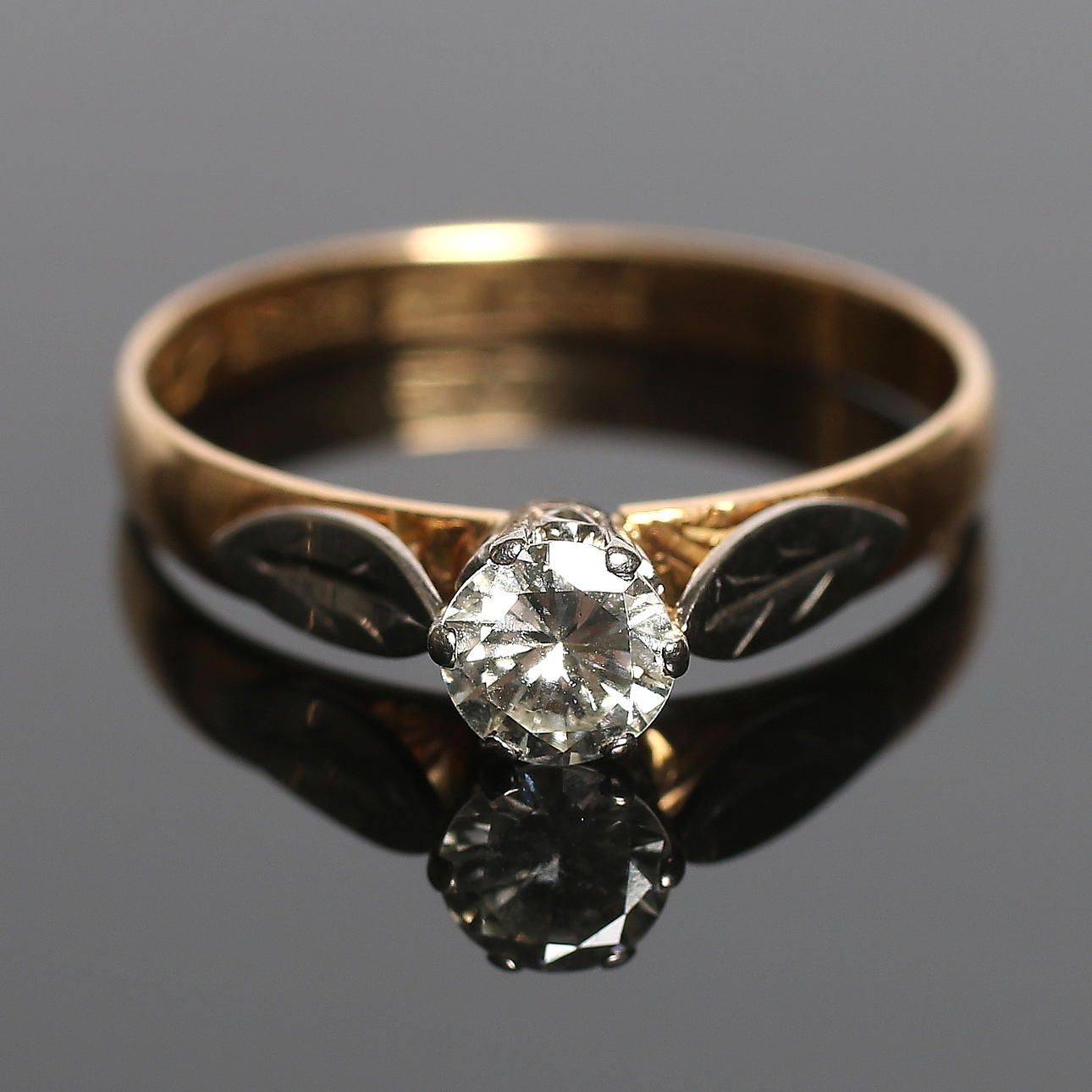 ENSTENSRING, 18k guld samt brilliantslipad diamant 0,5 ct. Stämplad. Totalvikt ca 3 gram.