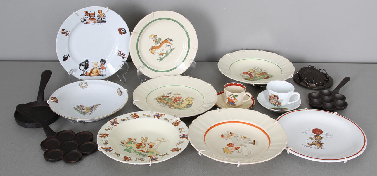 BARNSERVISDELAR, 16 delar, gjutjärn och keramik.