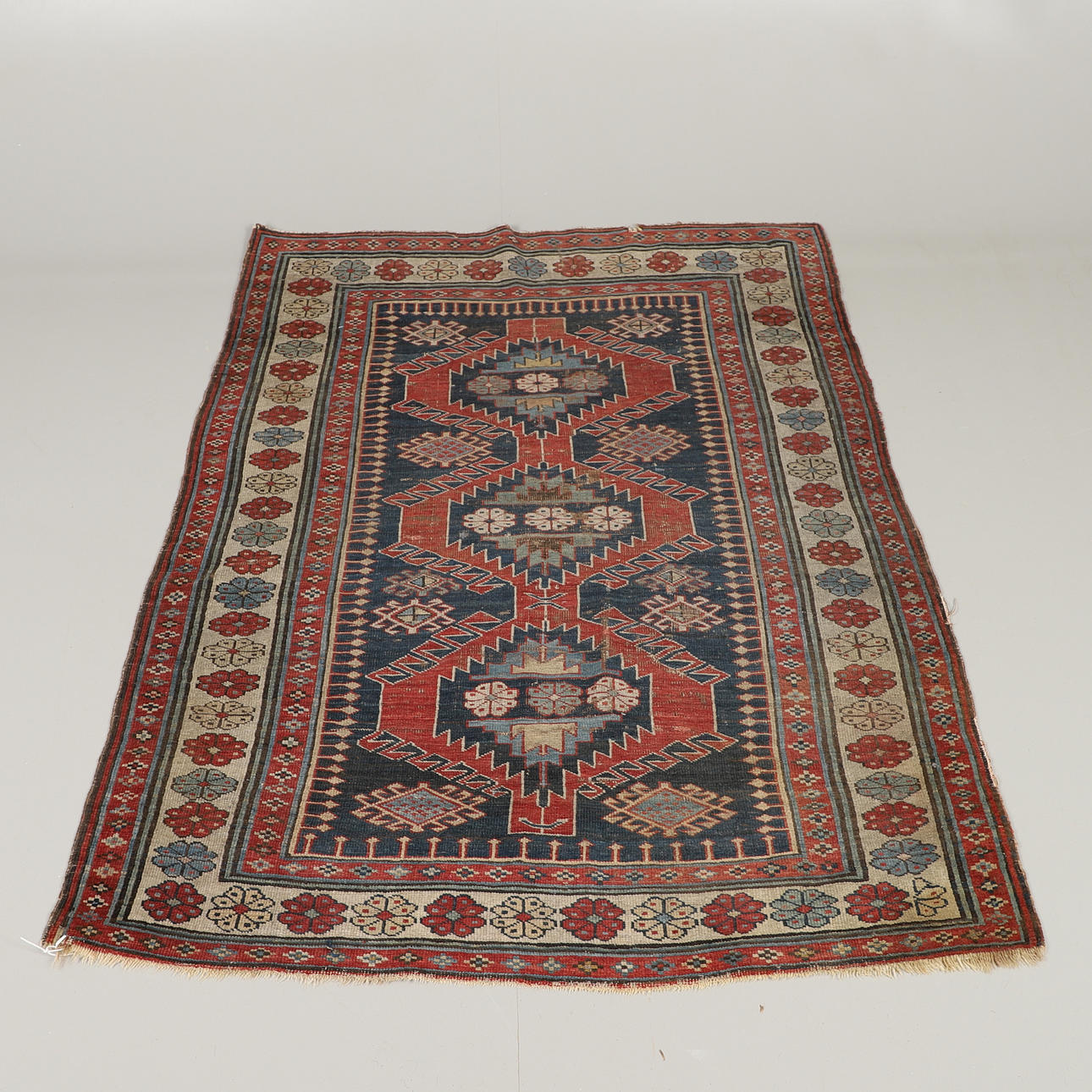 EIN SHIRVAN-TEPPICH.