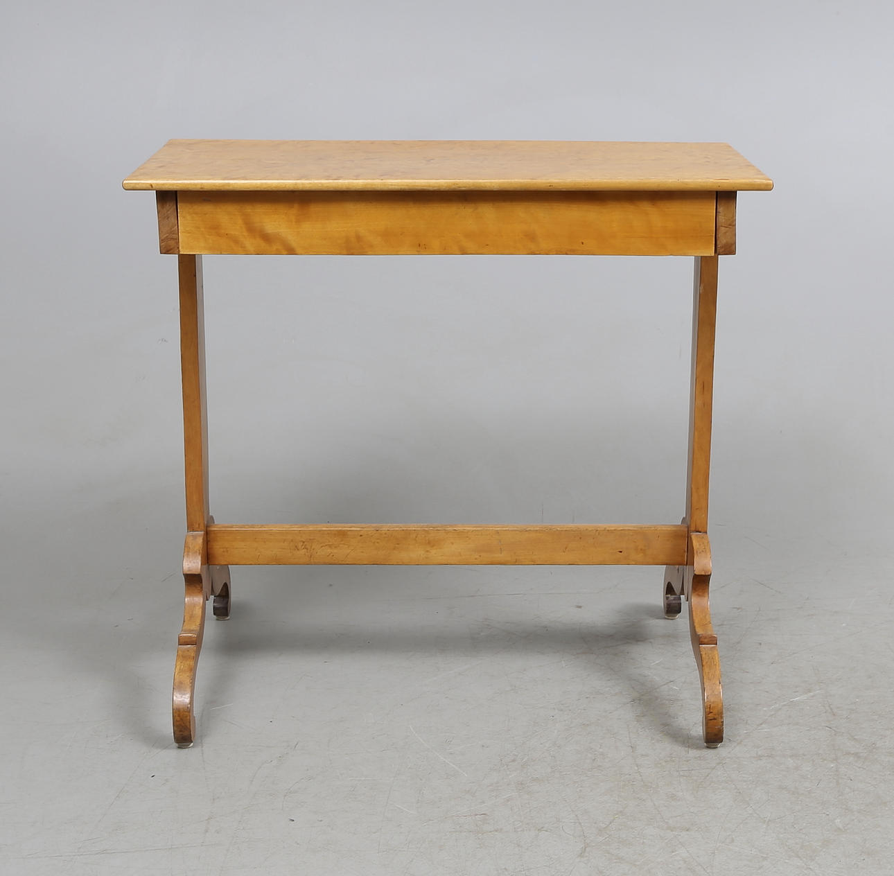 BORD MED LÅDA, 1800-tal.