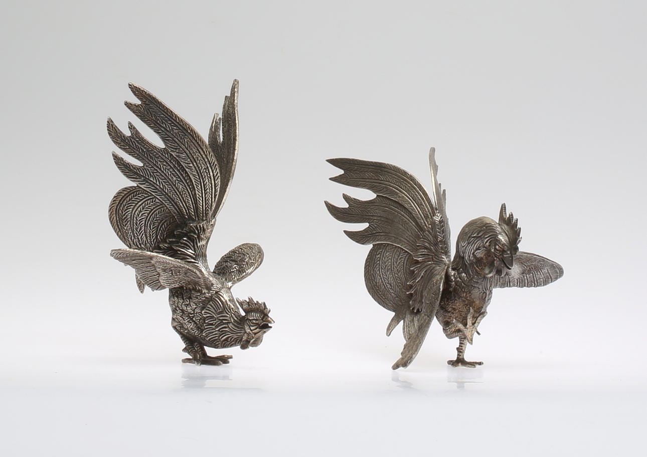 BORDSDEKORATIONER, 2 st, tuppar, vitmetall, Italien, 1900-tal.