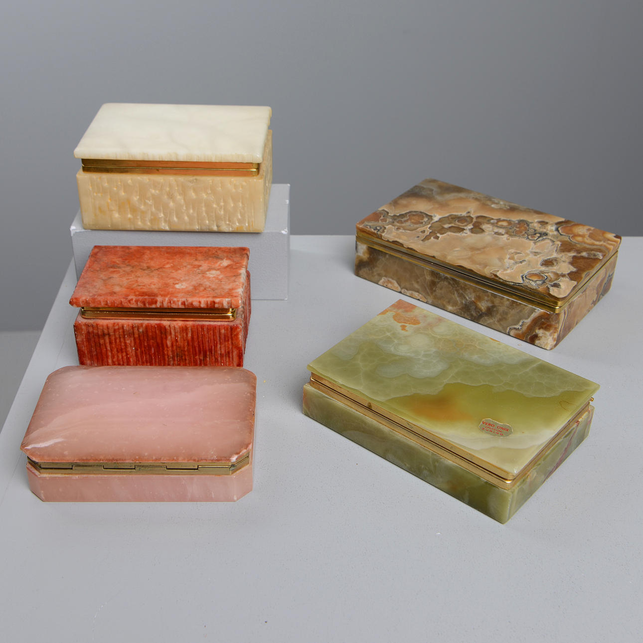 BOX, 5 pcs, in stone, i.a. onyx & alabaster.