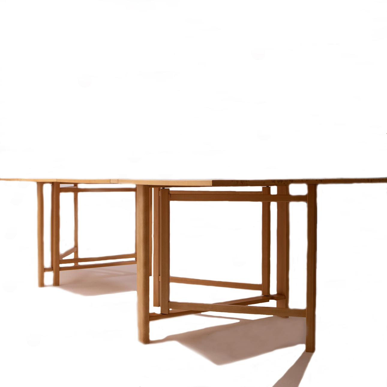 BRUNO MATHSSON. Slag table, "Maria Flap", Masur birch, DUX, designed in 1935.