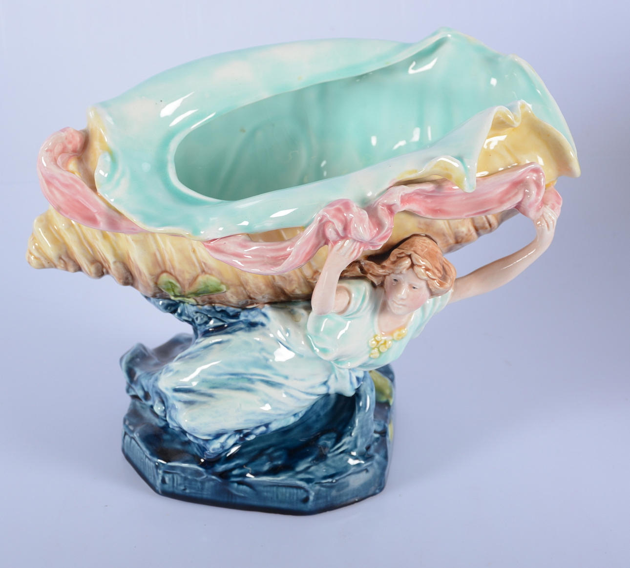 SKÅL, majolika, 1900-talets första hälft.