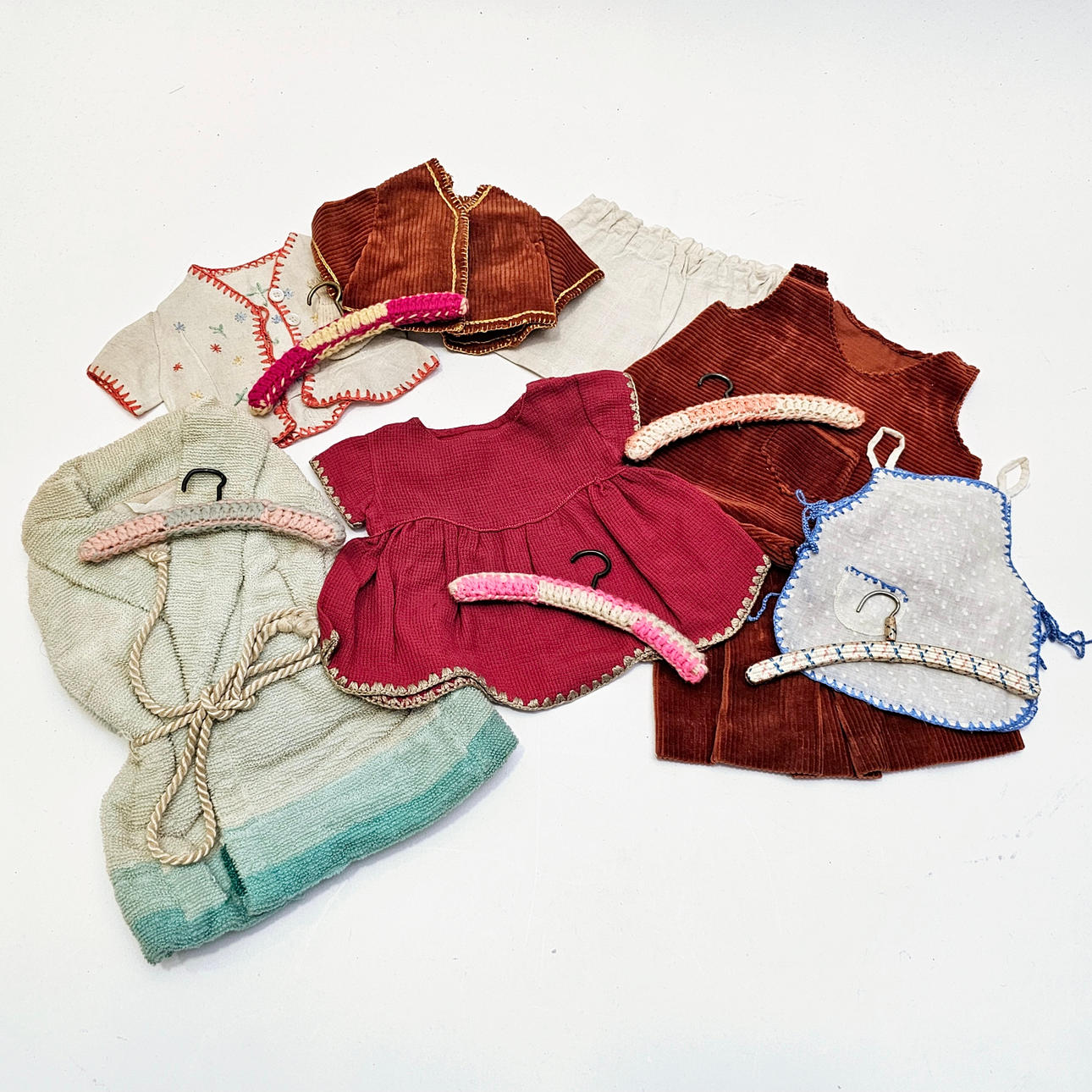 VINTAGE KLÄDKOLLEKTION FÖR DOCKOR.