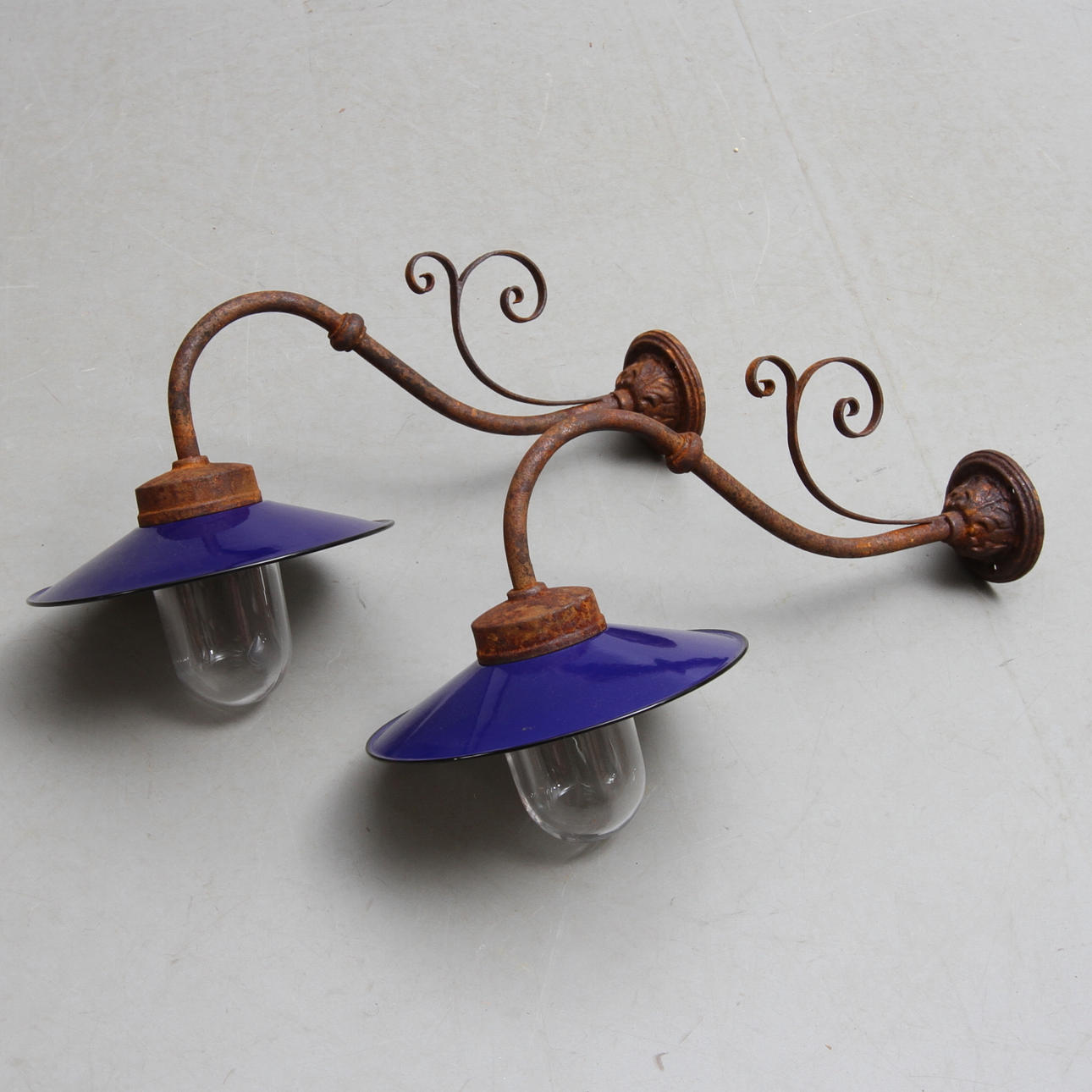 VÄGGARMATURER, 1 par, för utomhusbruk, smide, 2000-tal.