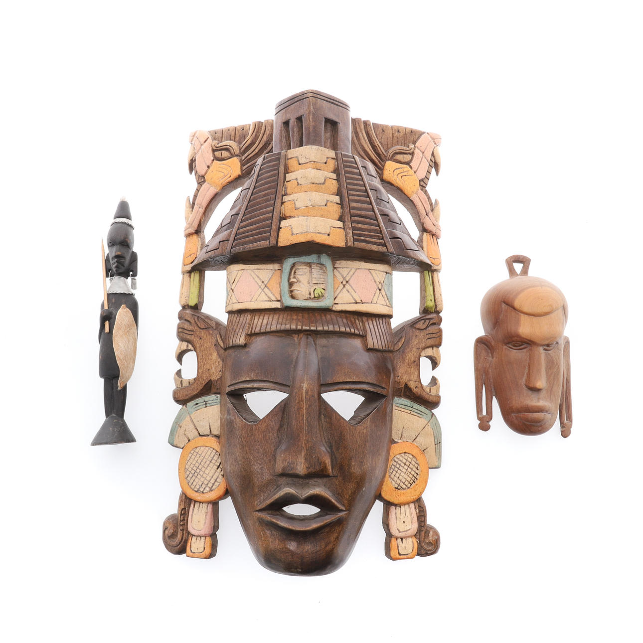 EINE MODERNE MAYA-MASKE AUS HOLZ, CHICHEN ITZA.