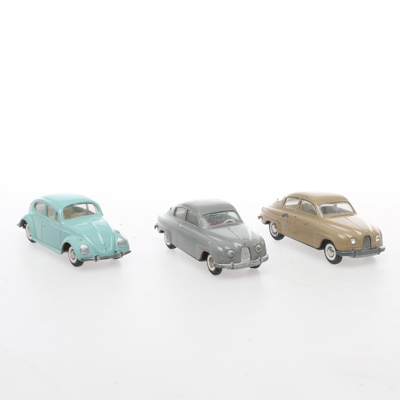 TEKNO 2 stycken SAAB 827 och en VW819.