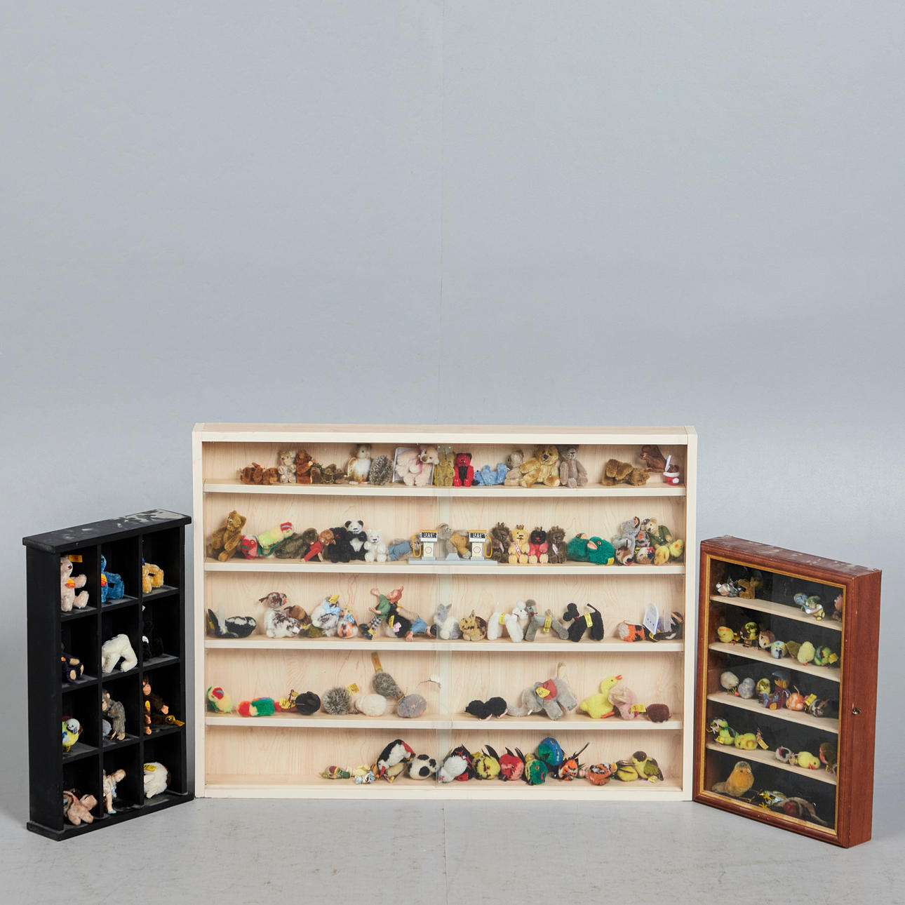 Three type cases / wooden case with miniature Steiff animals (3).