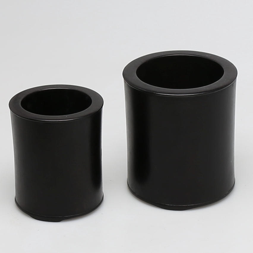 PENSELBÄGARE i hardwood, 2 st, 1900-talets andra hälft, Kina.