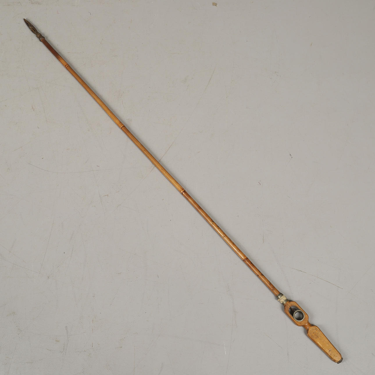 A VINTAGE FLOWER PICKER.