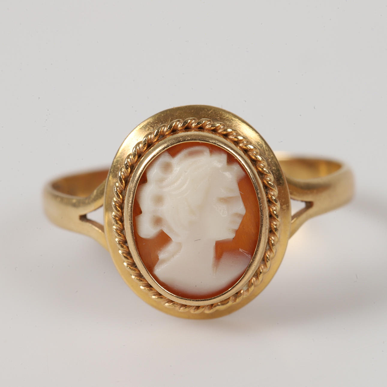RING, 18K Gold mit Cameo.