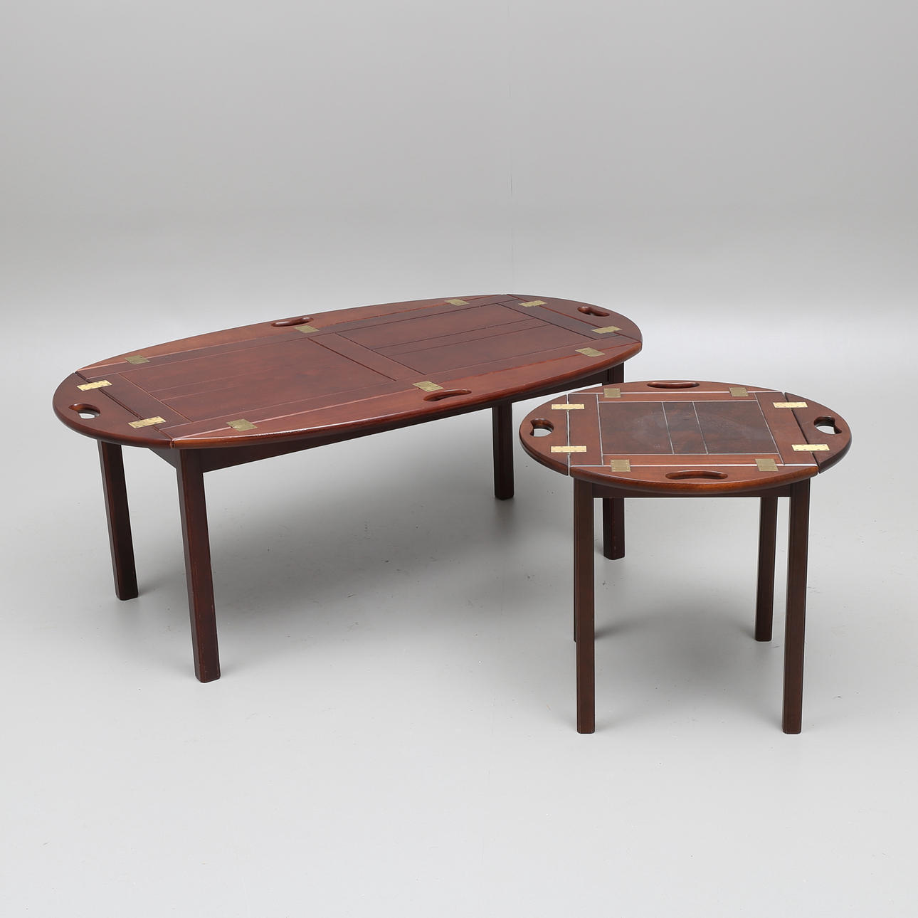 SOFFBORD, 2 st, sk Butlers tray, engelsk stil, 1900-talets andra hälft.
