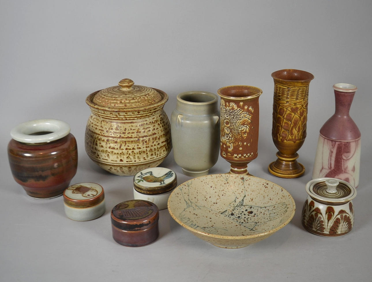 WILHELM & ELLY KUCH. Keramiska bunt mycket.