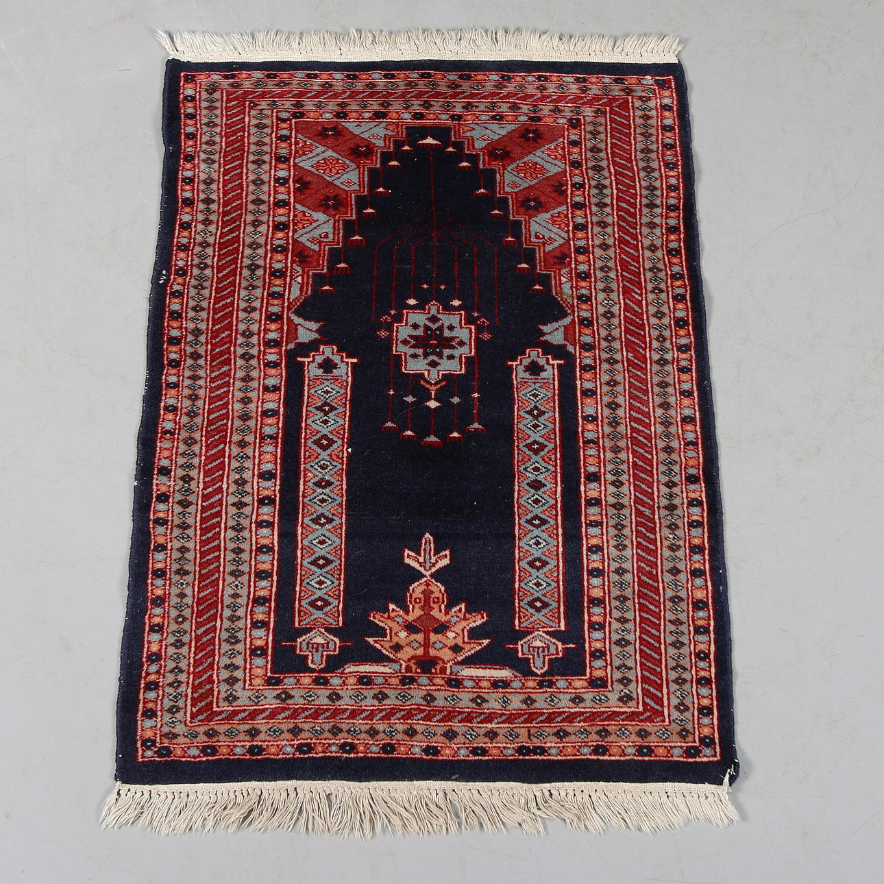 PRAYER CARPET, oriental. 1900s. 66 x 94 cm.
