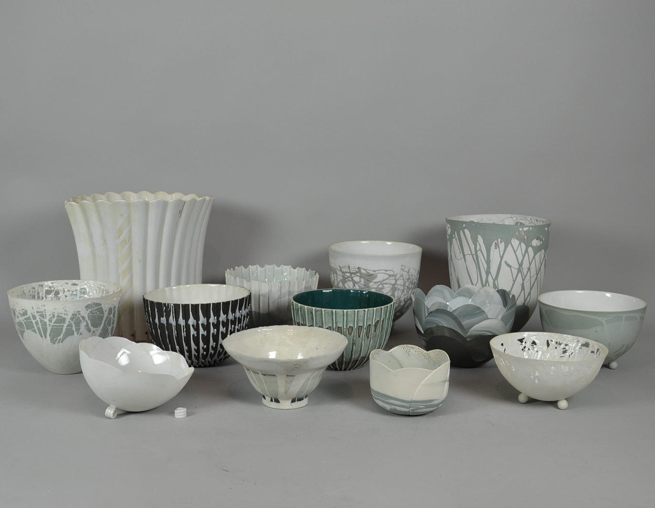 BÄRBEL THOELKE. Keramiska bunt mycket.