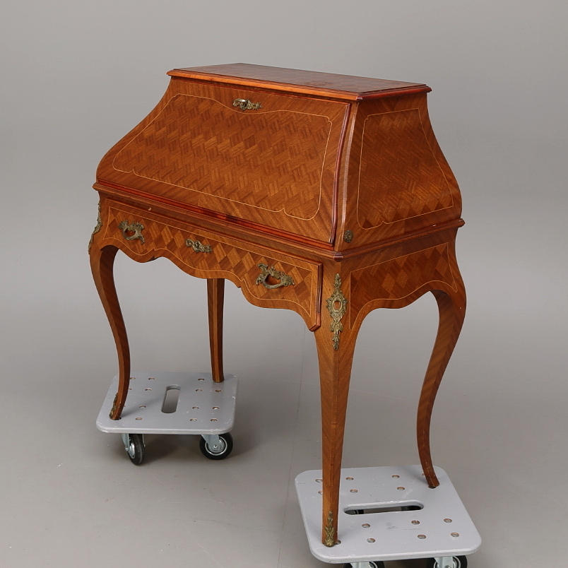 SNEDKLAFFSEKRETÄR, rokokostil, A.B. Rococo-Möbler Fredriksdal.1900-talets andra hälft.