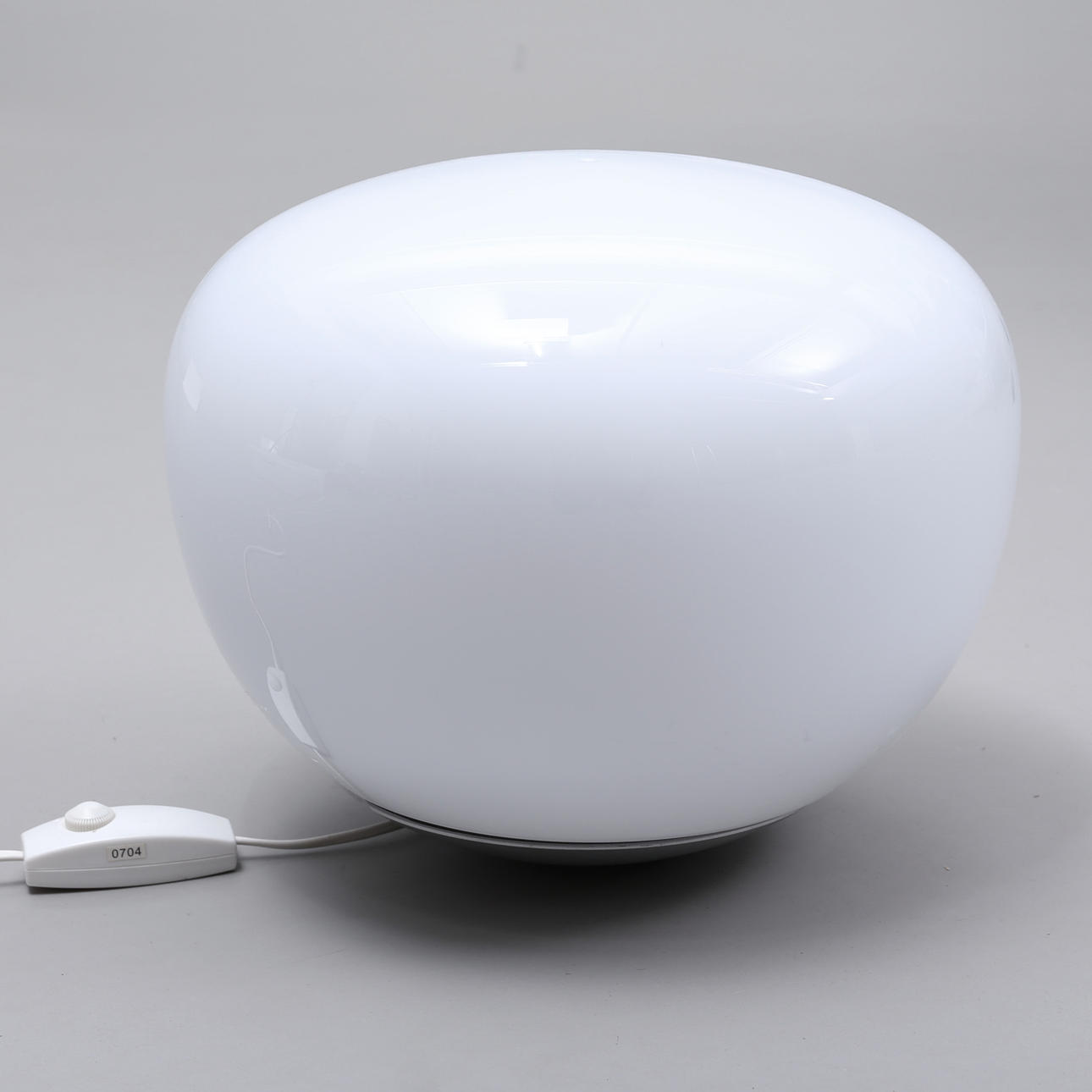 CARL ÖJERSTAM. Lámpara de mesa, "Ionic", plástico, Ikea.