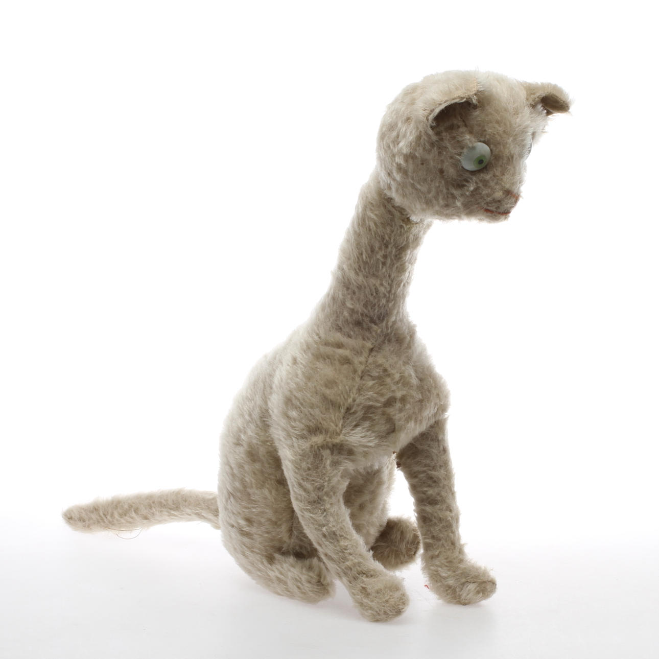 KATT med lång hals, omärkt, 1900-talets första hälft.