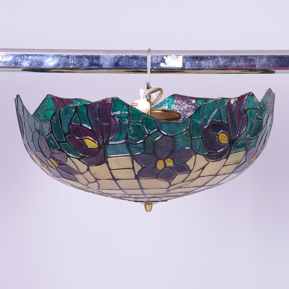 TAKLAMPA, Tiffanystil, färgad plast.