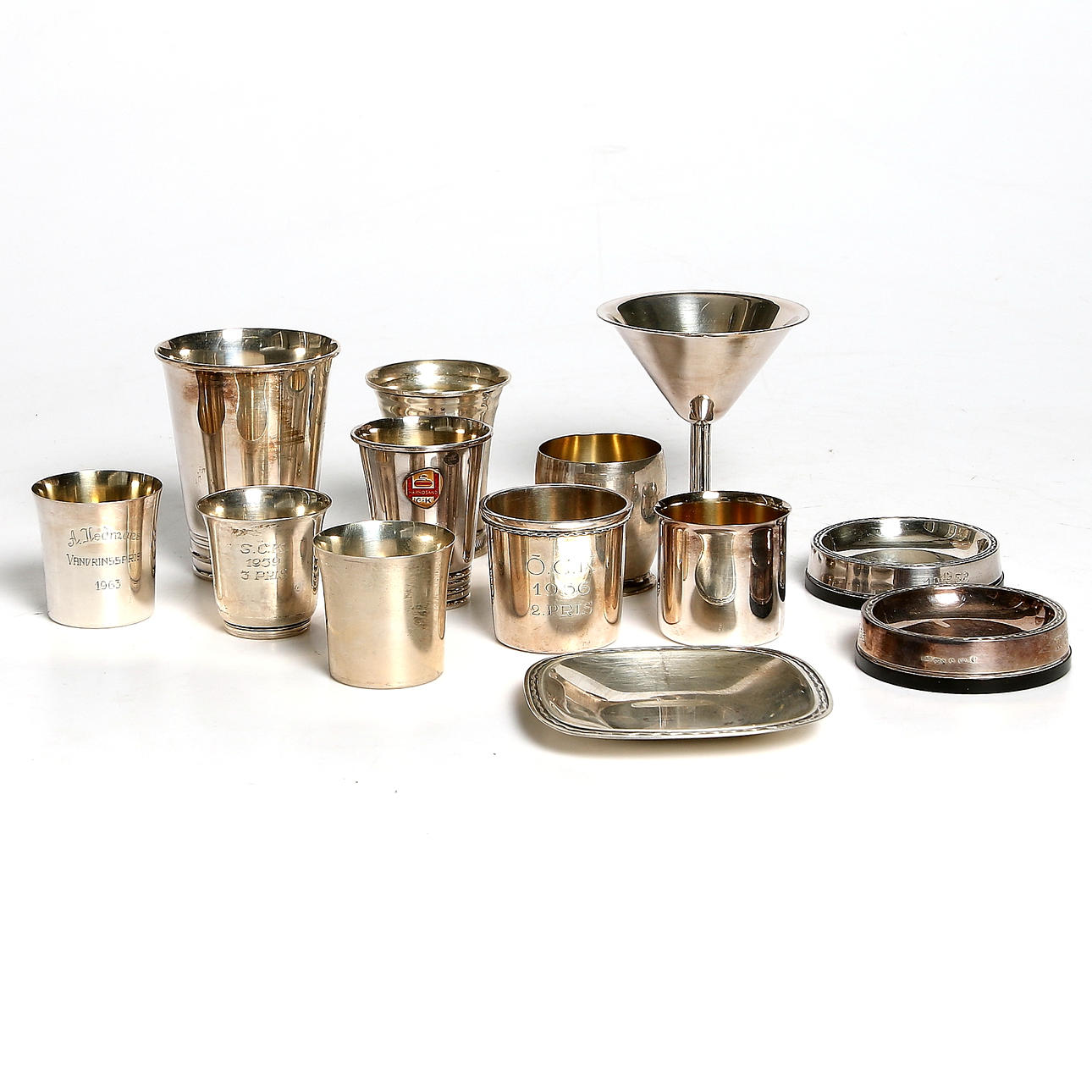 KOPPAR och FAT, 13 delar, silver. Bl.a. GAB. CG Hallberg, Gustaf Janson. Vikt 465 gram.