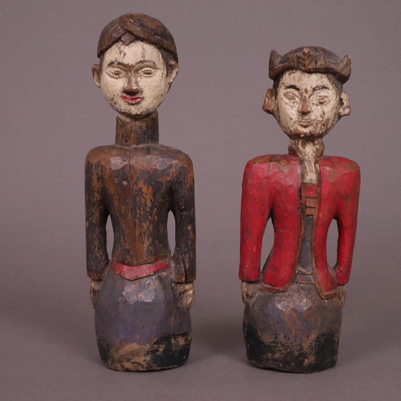 - 2-teiliges Set von HOLZFIGUREN - Indonesien.