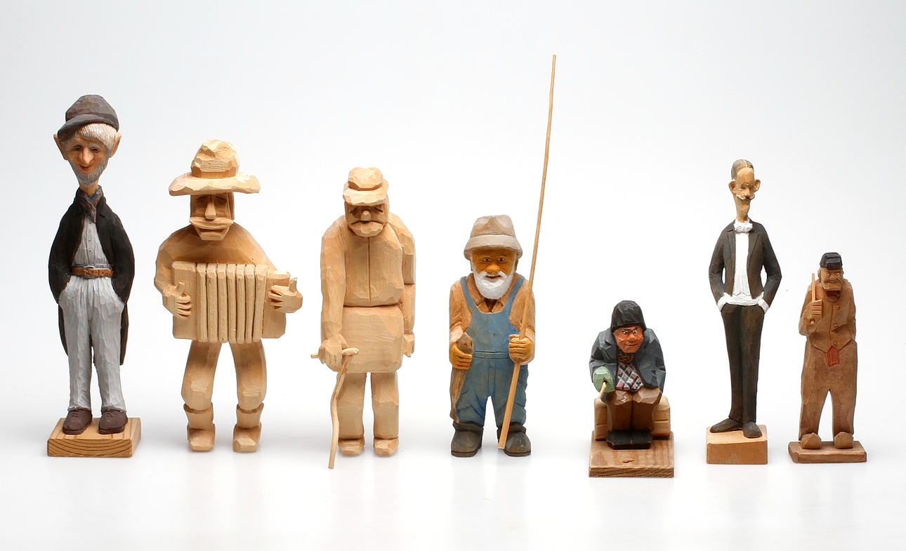 FIGURER, 7 st, snidat trä, bland annat Tage Bergström.