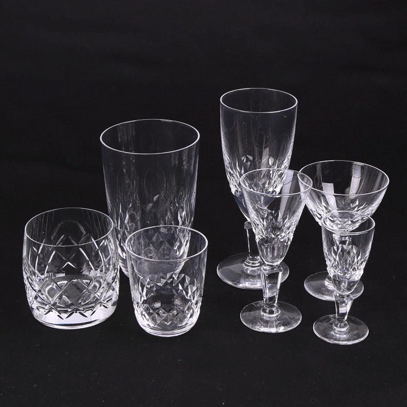 GLASSERVISER 2 st, 53 delar + 22 delar + 6 konjakskupor. + 6 whiskyglas.