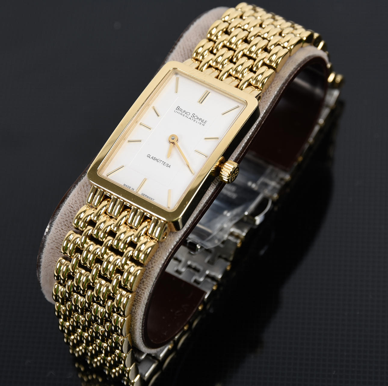 BRUNO SÖHNLE GLASHÜTTE IN DRESDEN. ”La Traviata”, damklocka, stål Dublee med safirglas.