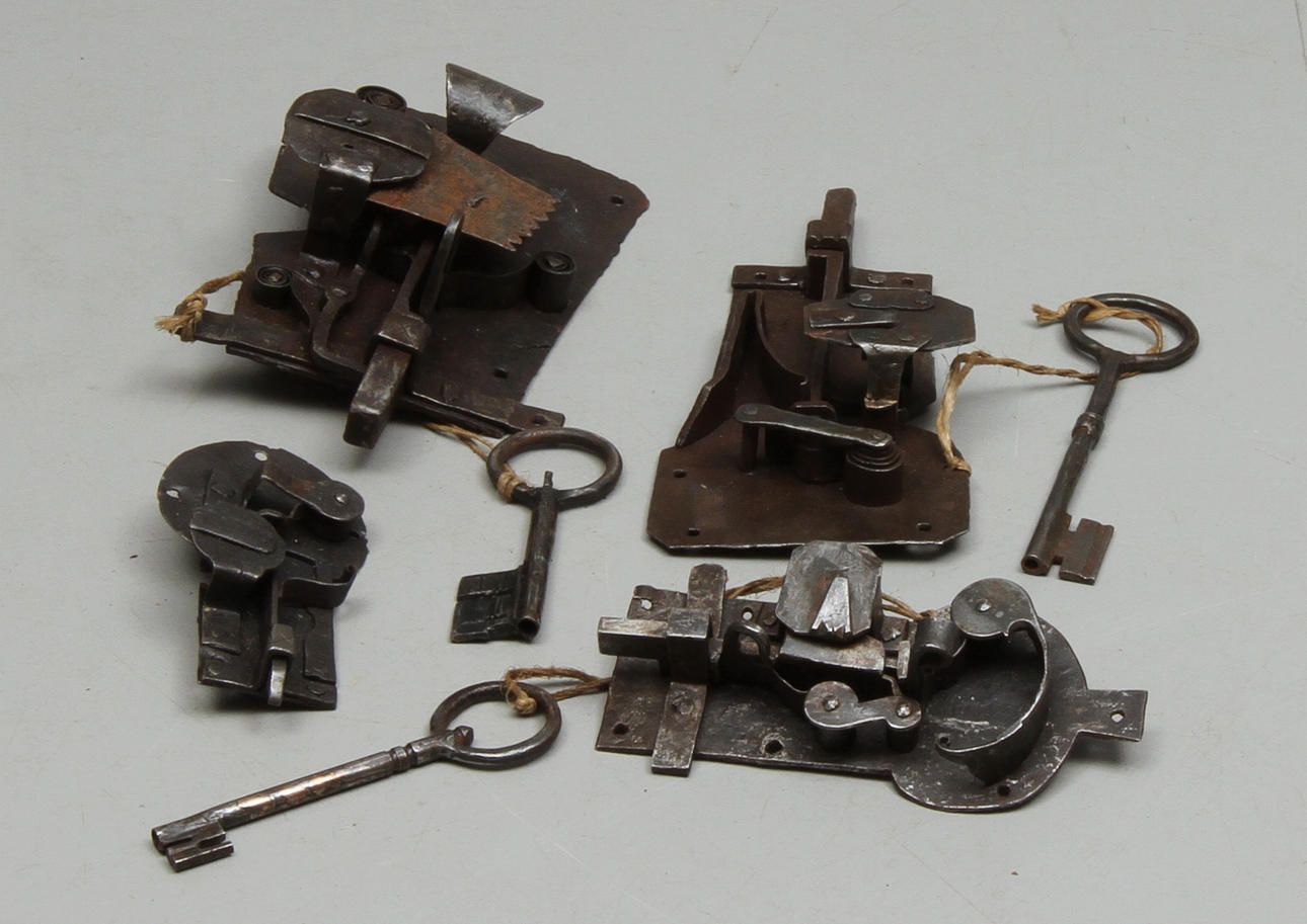 PORT- och DÖRRLÅS, 4 delar, 16 och 1700-tal.