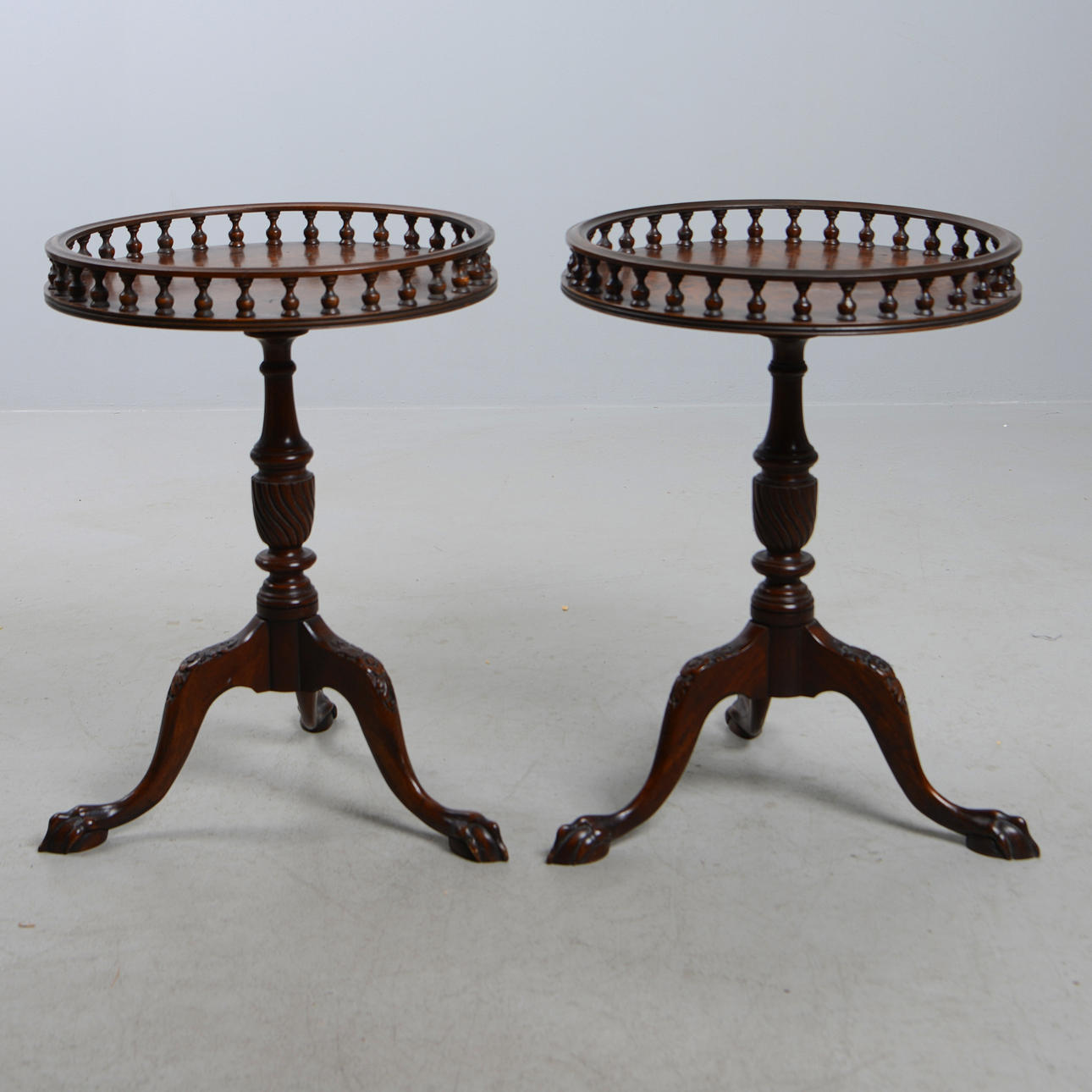 PAIR TABLE, Reproux, Englanti. 1900-luvun loppu.