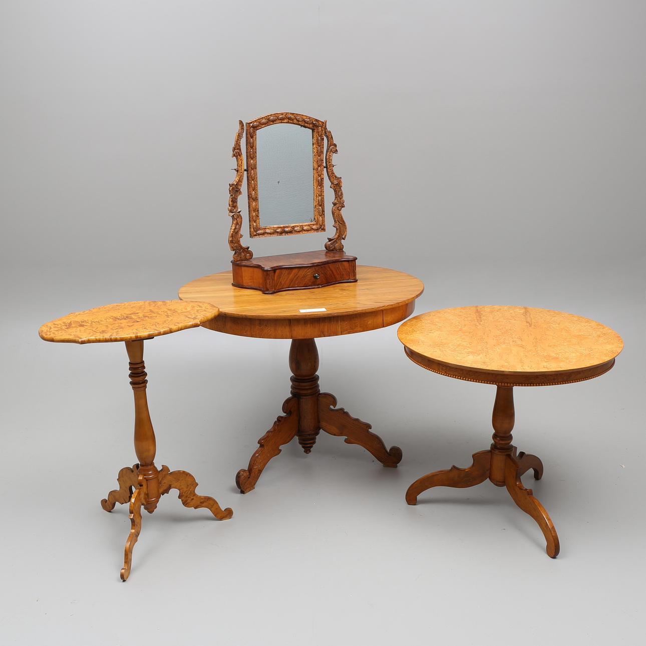 PELARBORD samt PIGTITTARE, 4 delar, 1800/1900-tal.