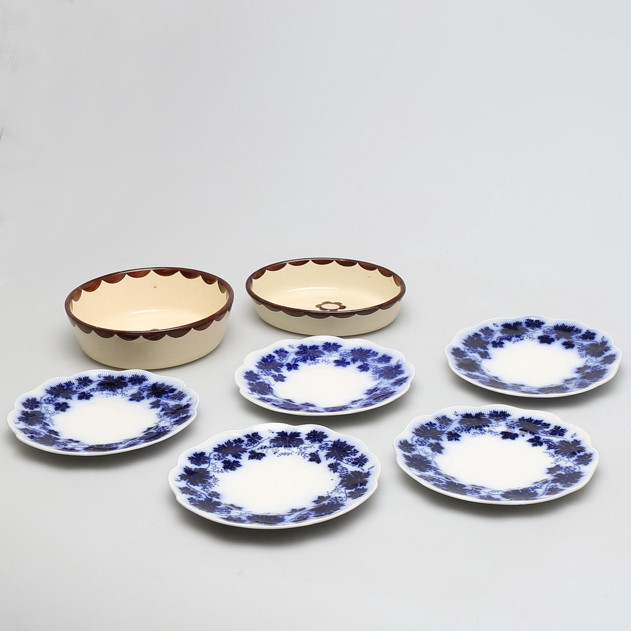 ASSIETTER OCH SKÅLAR i porslin, 7 st, Vinranka och Pyro, Gefle och Gustavsberg.