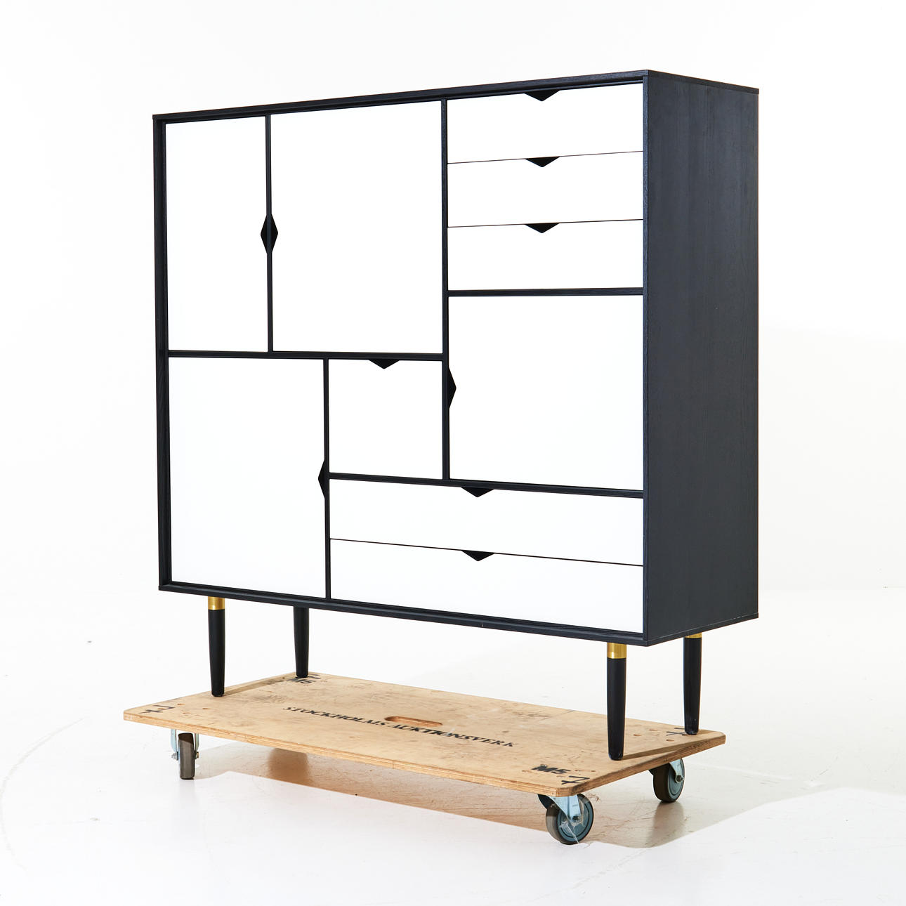 SKAB, "S3 highboard", Nilssons Möbler i Lammhult AB.