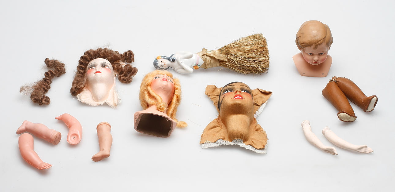 DOCKHUVUDEN med mera, omkring 1900-talets mitt.