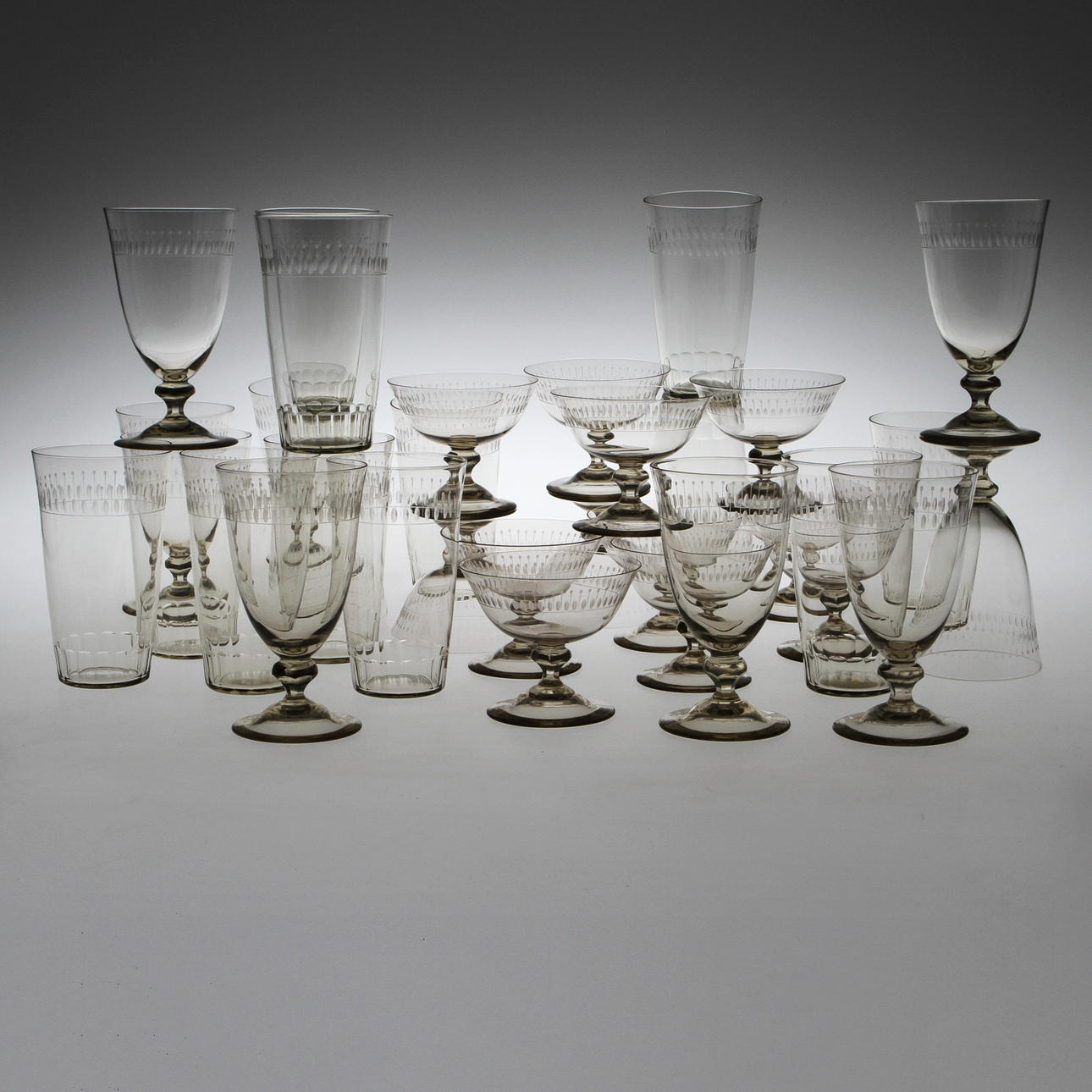 GLASSERVIS, 33 delar, 1900-talets första kvartal.